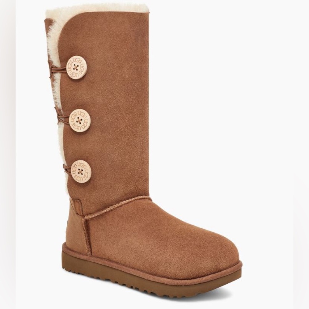 UGG Women's Bailey Button Triplet II Boot (Size 7, Chestnut Brown)
